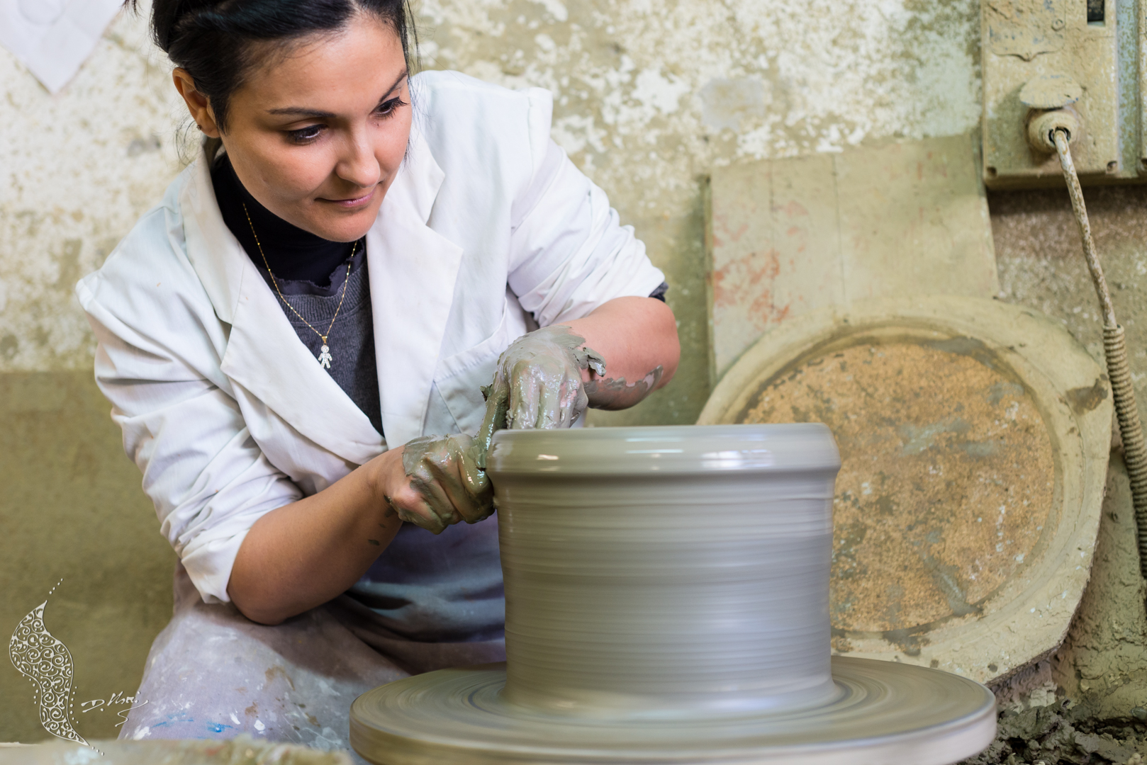 Doriana Usai, Ceramista di Assemini (CA), vincintrice dell'ultima edizione di Artigiano del Cuore (2022)